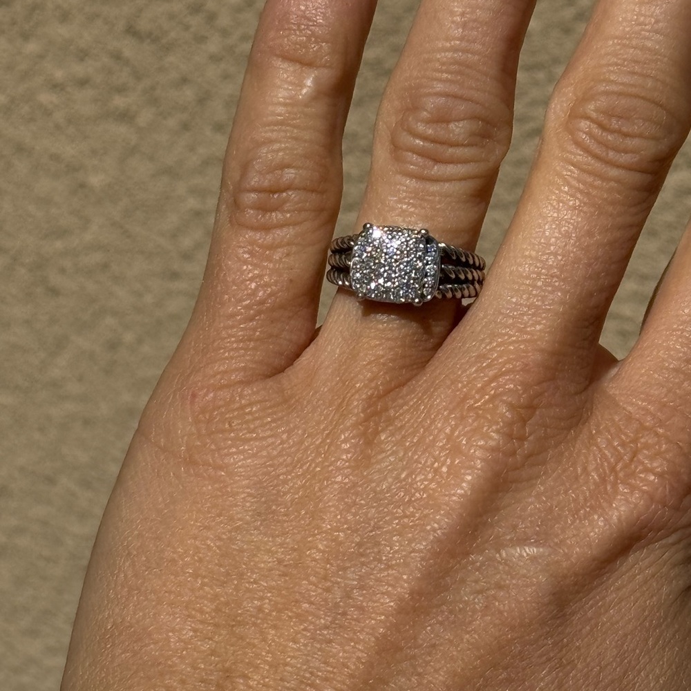 David Yurman 925 Sterling Silver

Pave Diamond Petite Wheaton